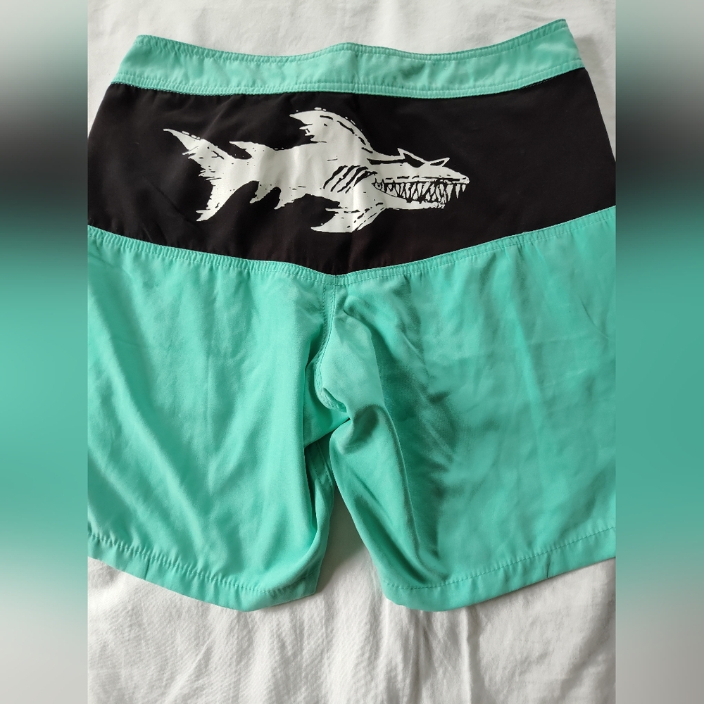 MAUI & SONS Men's Board Shorts. Size 30. Drawstring Waist. - Picture 5 of 6